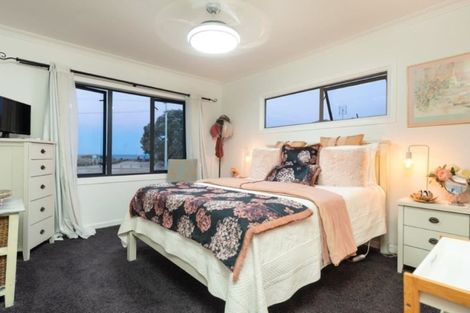 Photo of property in 4 Oceanbeach Road, Mount Maunganui, 3116