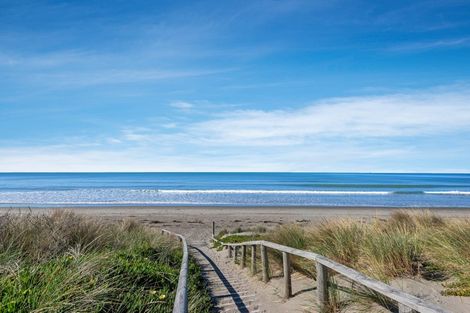 Photo of property in 2/52 Marine Parade, North New Brighton, Christchurch, 8083