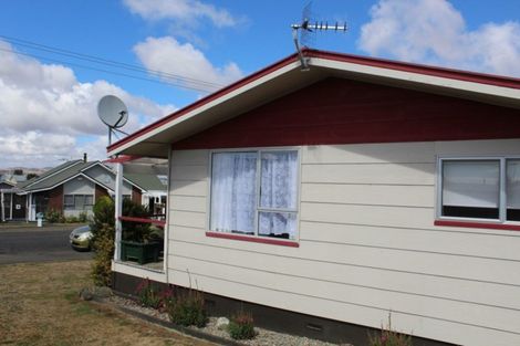 Photo of property in 8 Mccallum Street, Dannevirke, 4930