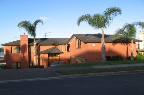 Photo of property in 21 Courtneys, West Harbour, Auckland, 0618