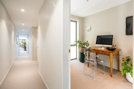 Photo of property in Mariner, 1/140b Oriental Parade, Oriental Bay, Wellington, 6011