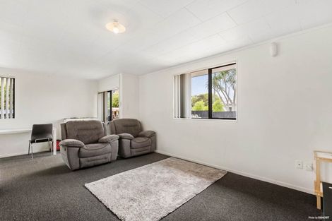 Photo of property in 2/8 Christmas Road, Manurewa, Auckland, 2102