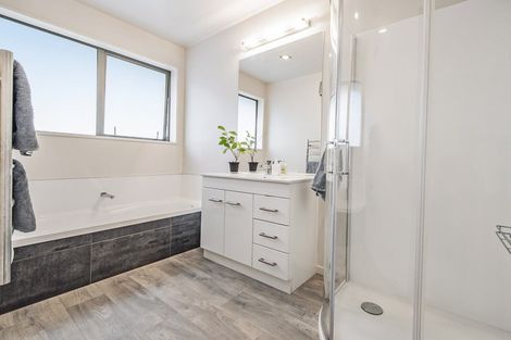 Photo of property in 5 Durrell Way, Rolleston, 7614