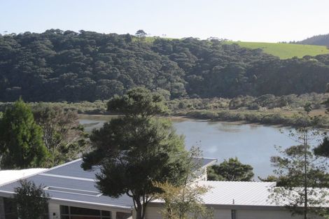 Photo of property in 14 Waterview Place, Haruru, 0204