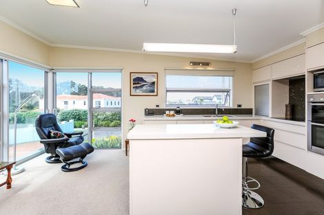 Photo of property in 2 Cutfield Road, New Plymouth, 4310