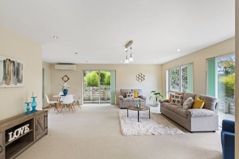 Photo of property in 78 Lake Panorama Drive, Henderson Valley, Auckland, 0612
