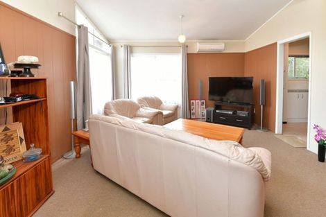 Photo of property in 6 William Hadlow Place, Hatfields Beach, Orewa, 0931