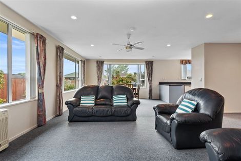 Photo of property in 16 Thistledown Place, Woolston, Christchurch, 8062