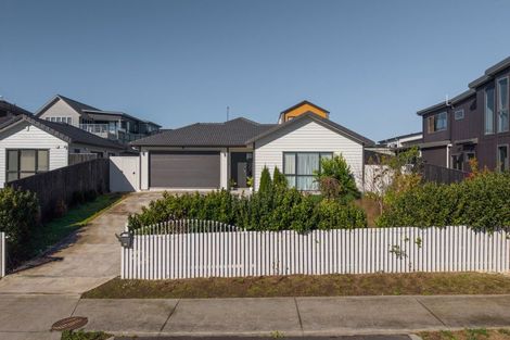 Photo of property in 34 Tahuna Minhinnick Drive, Glenbrook, 2681
