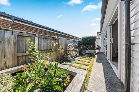 Photo of property in 15 Makete Crescent, Hobsonville, Auckland, 0618