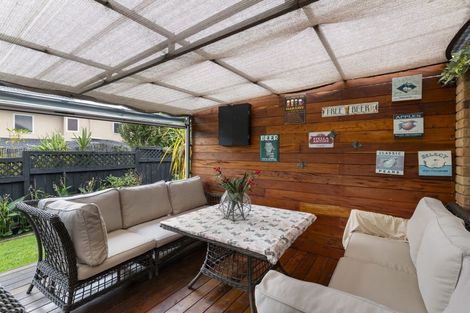 Photo of property in 2/19 Chiania Place, Somerville, Auckland, 2014