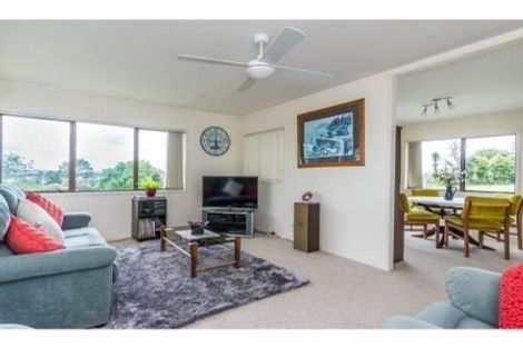 Photo of property in 2/75a West Coast Road, Glen Eden, Auckland, 0602