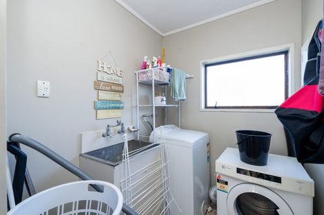Photo of property in 9 Russell Esplanade, Otautau, 9610