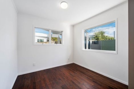 Photo of property in 3 Spargo Road, Massey, Auckland, 0614