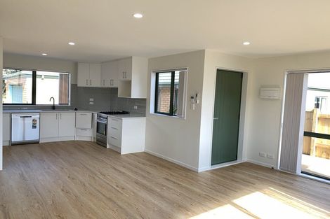 Photo of property in 11 San Ambrosio Rise, Henderson, Auckland, 0612