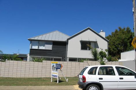 Photo of property in 1/2 Pierce Road, Milford, Auckland, 0620