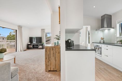 Photo of property in 7 William Bayes Place, Red Beach, 0932