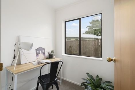Photo of property in 69 Hillcrest Drive, Kelvin Grove, Palmerston North, 4414
