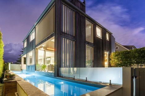 Photo of property in 21 Ocean View Road, Milford, Auckland, 0620