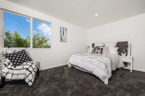 Photo of property in 2/42 Holland Road, Hillcrest, Auckland, 0627