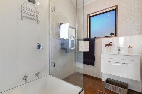 Photo of property in 10 Heuchan Lane, Wanaka, 9305