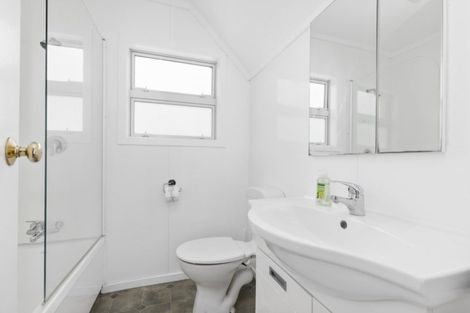 Photo of property in 30b Cypress Drive, Maungaraki, Lower Hutt, 5010