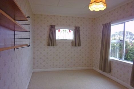 Photo of property in 15 Sutherland Crescent, Melrose, Wellington, 6023