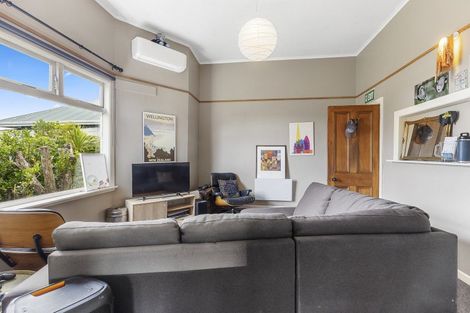 Photo of property in 30 Apuka Street, Brooklyn, Wellington, 6021