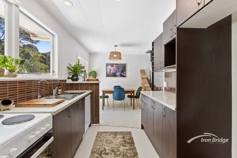 Photo of property in 61 Easton Park Parade, Glenfield, Auckland, 0629