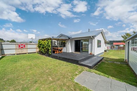 Photo of property in 5 Ashburn Road, Wainuiomata, Lower Hutt, 5014