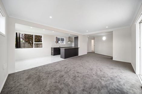 Photo of property in 4 Convair Crescent, Mangere, Auckland, 2022