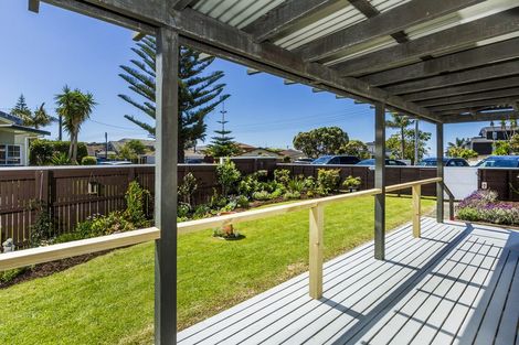 Photo of property in 2/8 Craig Road, Milford, Auckland, 0620