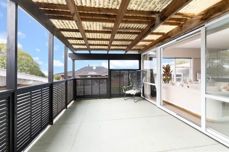 Photo of property in 57 Forrest Hill Road, Milford, Auckland, 0620