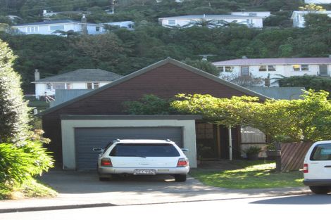 Photo of property in 2 Black Rock Road, Newlands, Wellington, 6037