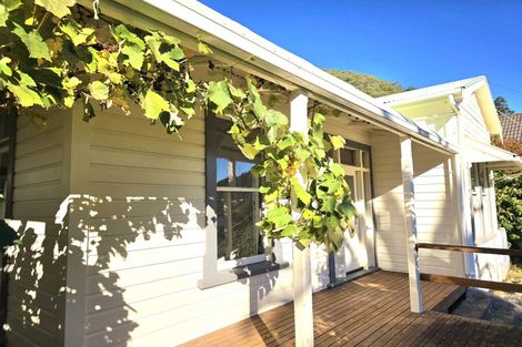 Photo of property in 125 Wellington Street, Picton, 7220