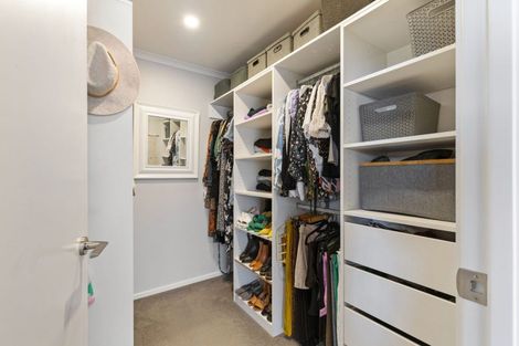 Photo of property in 1 Gibraltar Way, Fitzherbert, Palmerston North, 4410