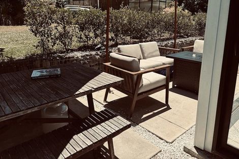 Photo of property in 2 Ravenwood Drive, Forrest Hill, Auckland, 0620