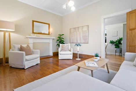 Photo of property in 1/211 Onewa Road, Birkenhead, Auckland, 0626