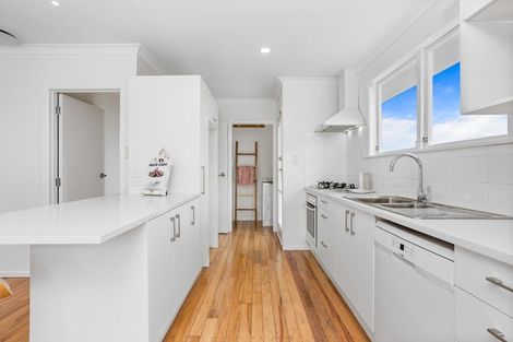 Photo of property in 11 Gatman Street, Birkdale, Auckland, 0626