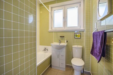 Photo of property in 32 Roseman Avenue, Mount Roskill, Auckland, 1041