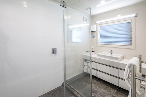 Photo of property in 2/26 Tizard Road, Birkenhead, Auckland, 0626