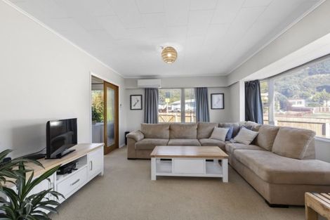 Photo of property in 204 Wellington Road, Wainuiomata, Lower Hutt, 5014