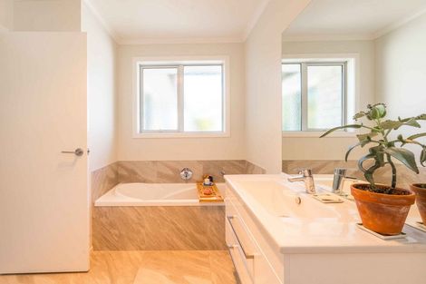 Photo of property in 32 Richardson Road, Omokoroa, 3114