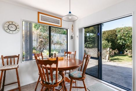 Photo of property in 16 Margaret Drive, Omokoroa, 3114