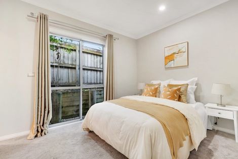 Photo of property in 436 East Coast Road, Windsor Park, Auckland, 0630