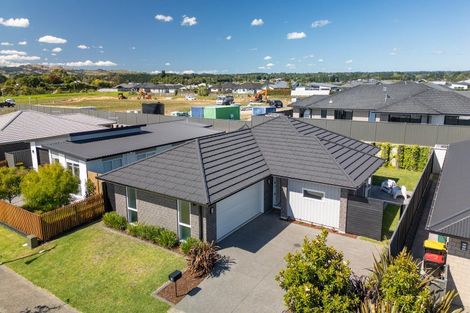 Photo of property in 18 Tabraham Crescent, Pyes Pa, Tauranga, 3112