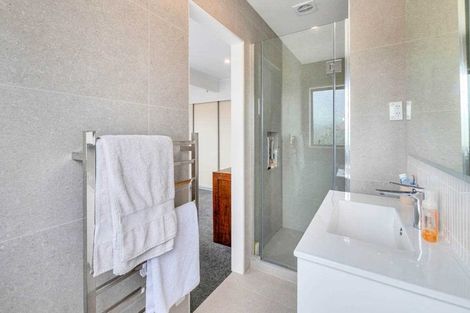 Photo of property in 1 Tiri View Place, Waiake, Auckland, 0630