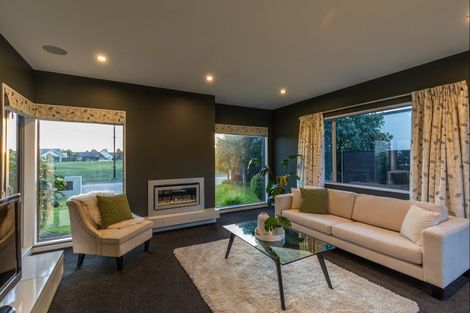 Photo of property in 26 Waitikiri Square, Parklands, Christchurch, 8083