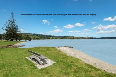 Photo of property in 3 Karaka Road, Kawakawa Bay, Papakura, 2585
