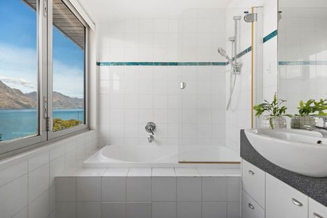 Photo of property in Rahiri Apartments, 4/23 Adelaide Street, Queenstown, 9300